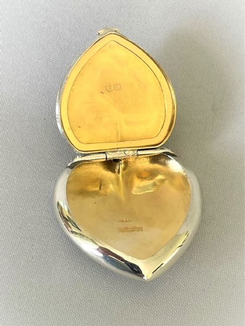 fig 1. A Lovely Silver Sweetheart Miniature Photo Frame/pill Box Pendant