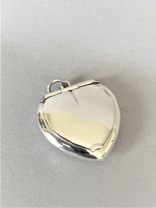 A Lovely Silver Sweetheart Miniature Photo Frame/pill Box Pendant