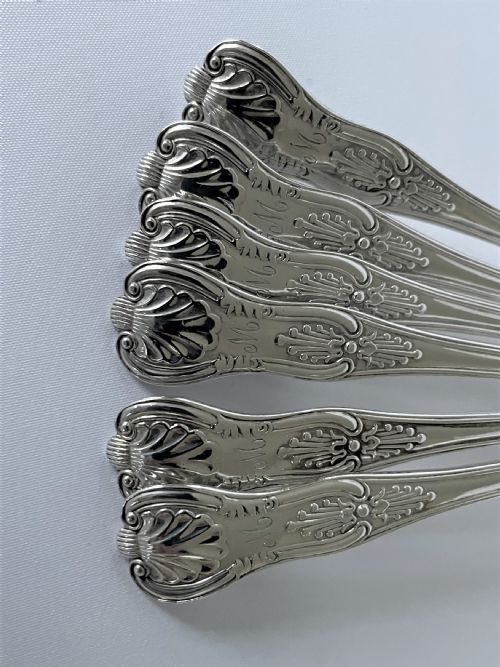 fig 1. A fine set of 6 Kings pattern Victorian silver teaspoons