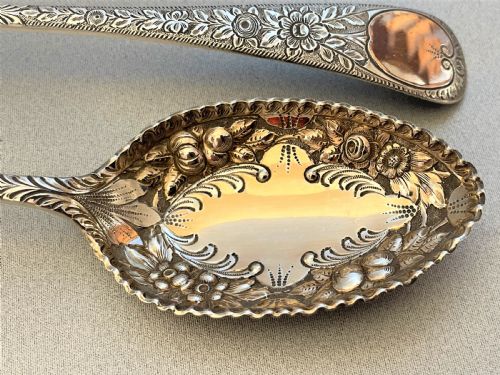 fig 1. A lovely pair of Victorian silver gilt fruit/dessert serving spoons