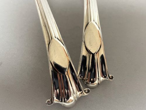 fig 1. A quality pair of Onslow pattern silver gravy ladles
