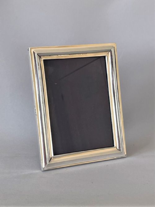 fig 1. A handsome George V silver photo frame