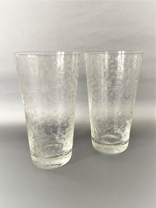 An Attractive Pair of Late Victorian Etched Pint Glasses