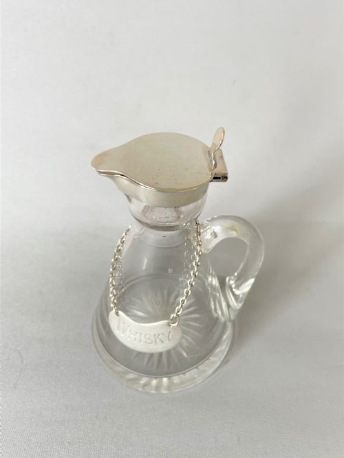 fig 1. A Hukin & Heath silver mounted Whisky tot/chotopeg