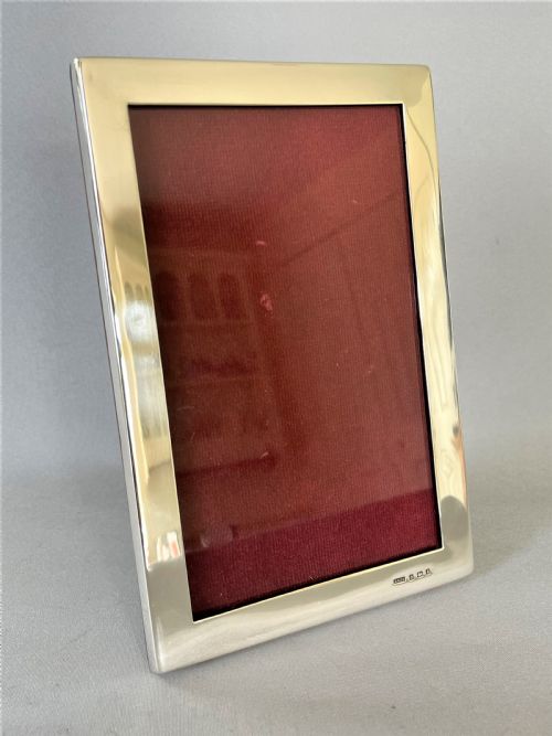 A Fine Edwardian Silver Photo Frame
