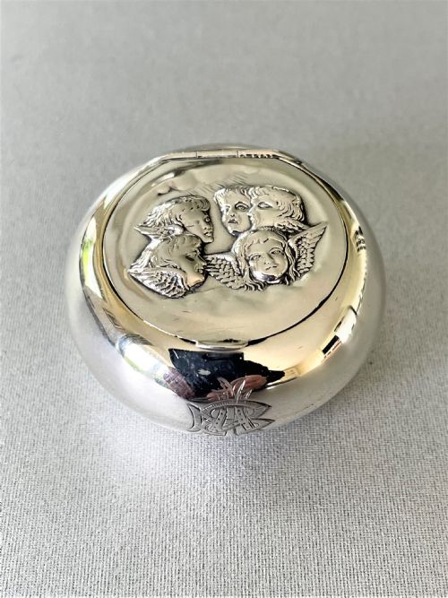 An Edwardian 'Reynolds Angels' Decorated Pill Box