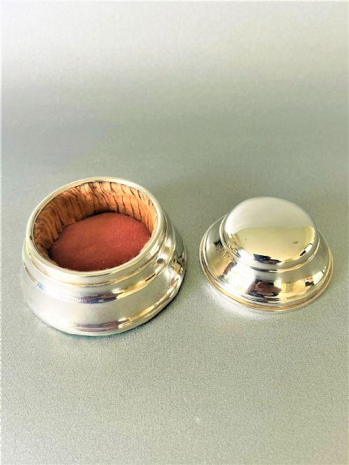fig 1. An unusual George V small silver trinket box