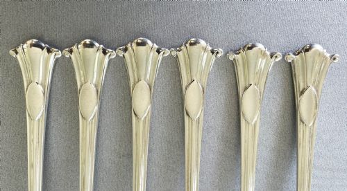 fig 1. A handsome set of 6 Onslow pattern silver dessert forks