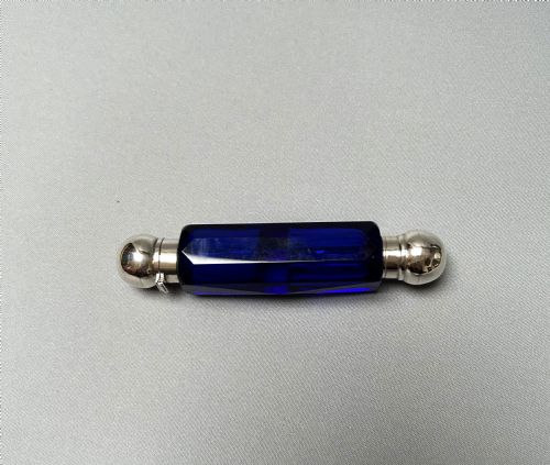 fig 1. A Victorian Bristol blue silver mounted double scent bottle
