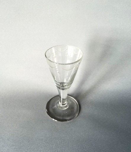 fig 1. A late 18th Century etched Gin glass