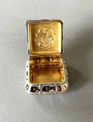 fig 1. A gorgeous small Victorian trinket box