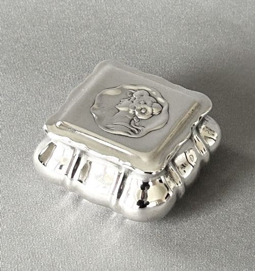 A Gorgeous Small Victorian Trinket Box