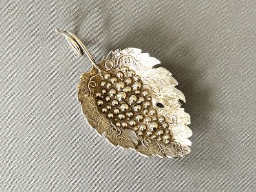 fig 1. A desirable Georgian silver leaf caddy spoon