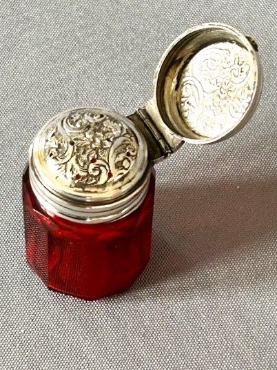 A Rare Early Victorian Silver & Glass Vinaigrette