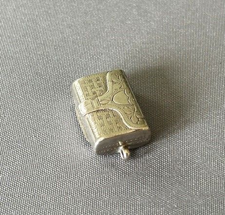 fig 1. A William IV novelty 'valise' silver vinaigrette