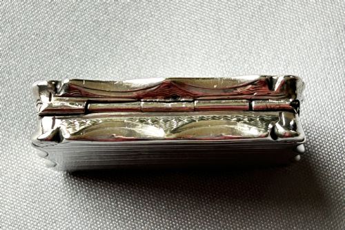 fig 1. A superb Nathaniel Mills silver gilt vinaigrette