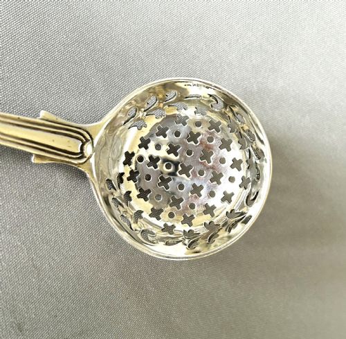 fig 1. A superb Georgian silver Fiddle & Thread sifter spoon