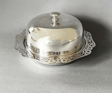 fig 1. An attractive silver plated caviar dish