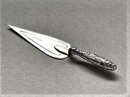 An Edwardian Novelty Silver Trowel Bookmark