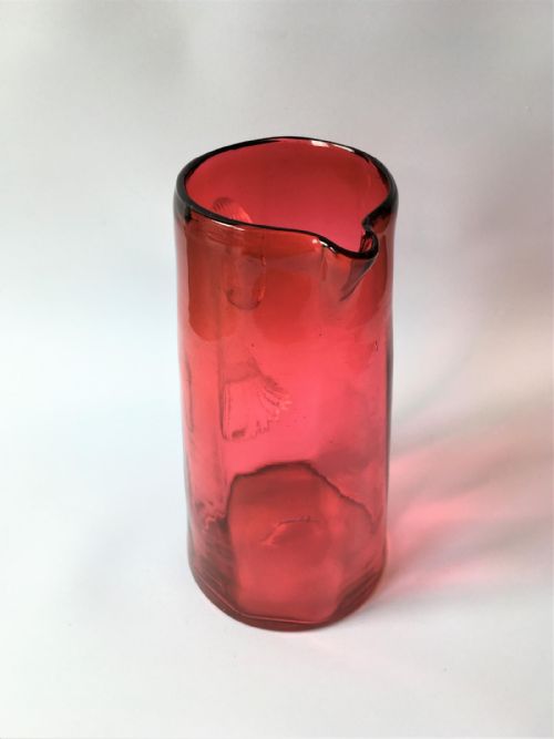 A CHARMING VICTORIAN SMALL CRANBERRY GLASS WATER JUG - ADDITIONAL PHOTO 5