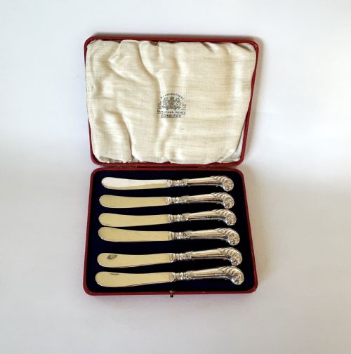 fig 1. A boxed set of 6 Edwardian silver handled butter knives