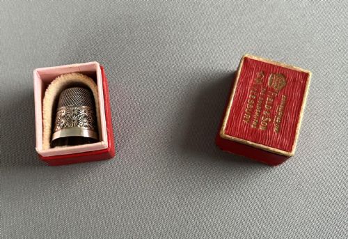 An Edwardian Boxed Chester Silver Thimble