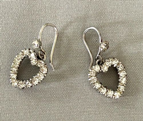 A GORGEOUS PAIR OF ART DECO SILVER PASTE DIAMOND HEART EARRINGS - ADDITIONAL PHOTO 1
