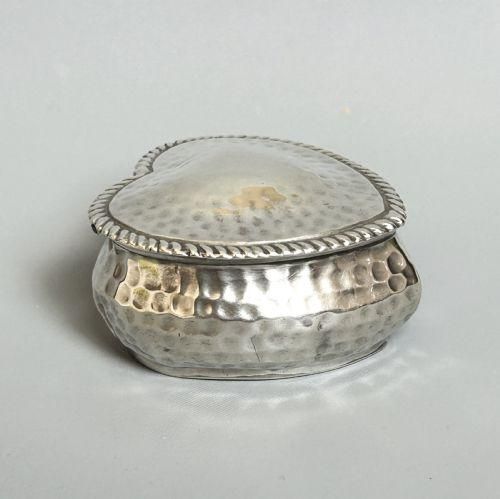 fig 1. A lovely late Victorian Arts & Crafts Silver Trinket Box