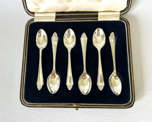 fig 1. A charming set of 6 boxed silver demi-tasse spoons