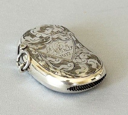 fig 1. An unusual early George V silver kidney shaped vesta