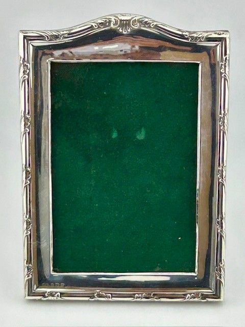 fig 1. A handsome George V silver photo frame