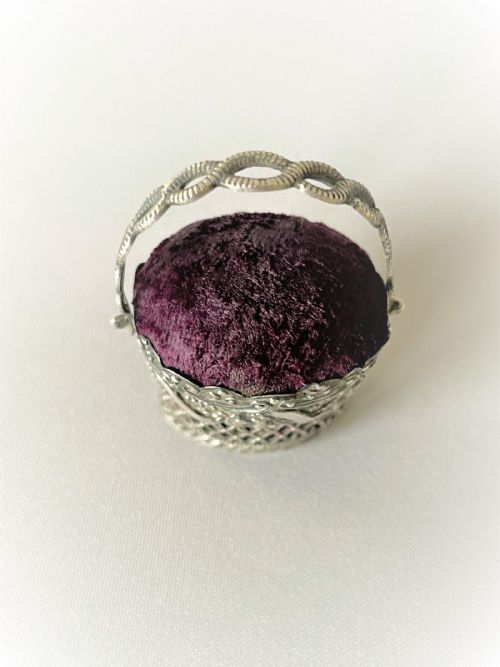 A CHARMING GEORGIAN SILVER NOVELTY BASKET PIN CUSHION - ADDITIONAL PHOTO 3
