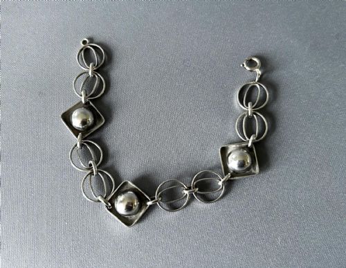 AN AUSTRIANGERMAN ART DECO PANEL LINK SILVER BRACELET - ADDITIONAL PHOTO 4