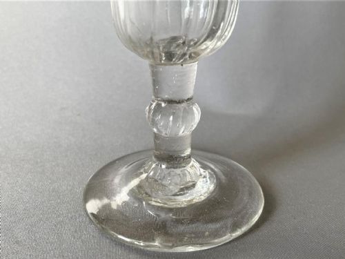 A LATE 18TH CENTURY ETCHED GIN GLASS - ADDITIONAL PHOTO 1