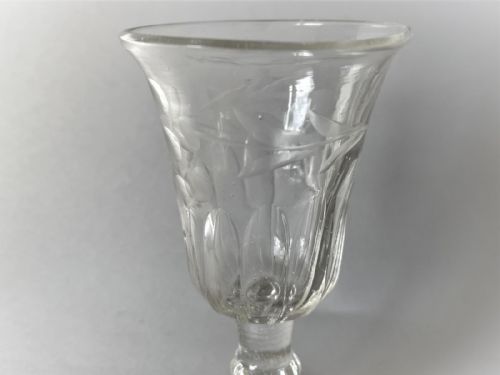 A LATE 18TH CENTURY ETCHED GIN GLASS - ADDITIONAL PHOTO 3