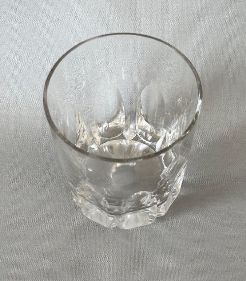 A CHARMING SMALL VICTORIAN CUT GLASS WHISKY TUMBLER - ADDITIONAL PHOTO 2