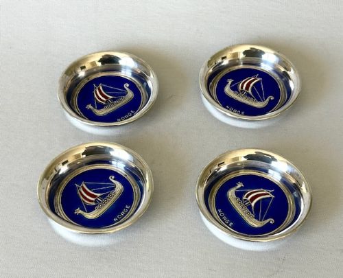 A SET OF 4 NORWEGIAN SILVER ENAMEL PINTRINKET DISHES