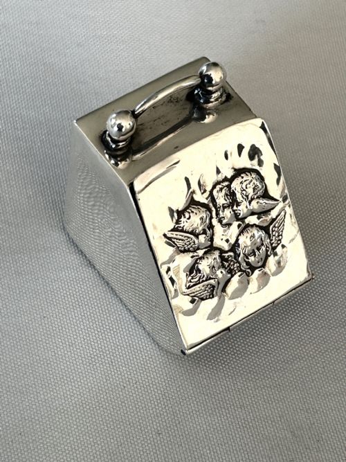AN UNUSUAL EDWARDIAN NOVELTY SILVER COAL SCUTTLE THIMBLE CASE THIMBLE - ADDITIONAL PHOTO 10