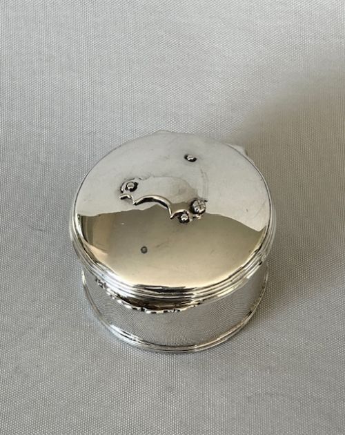 fig 1. A superb quality Robert Garrard Georgian silver string box