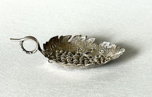 fig 1. A superb Georgian silver naturalistic leaf caddy spoon 