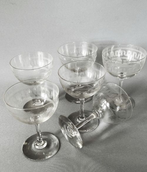 A LOVELY SET OF 6 EDWARDIAN GREEK KEY PATTERN CHAMPAGNE GLASSES - ADDITIONAL PHOTO 3