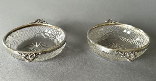 A GORGEOUS PAIR OF VICTORIAN SILVER CUT GLASS TRINKET DISHES - ADDITIONAL PHOTO 1