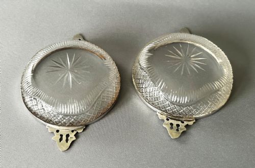 A GORGEOUS PAIR OF VICTORIAN SILVER CUT GLASS TRINKET DISHES - ADDITIONAL PHOTO 3