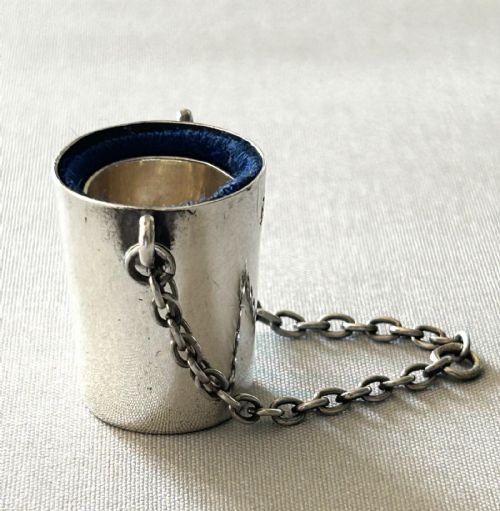 A NOVELTY VICTORIAN SILVER THIMBLE BUCKET THIMBLE - ADDITIONAL PHOTO 1