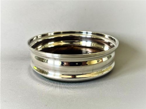 A STYLISH VINTAGE SILVER WINE BOTTLEDECANTER COASTER