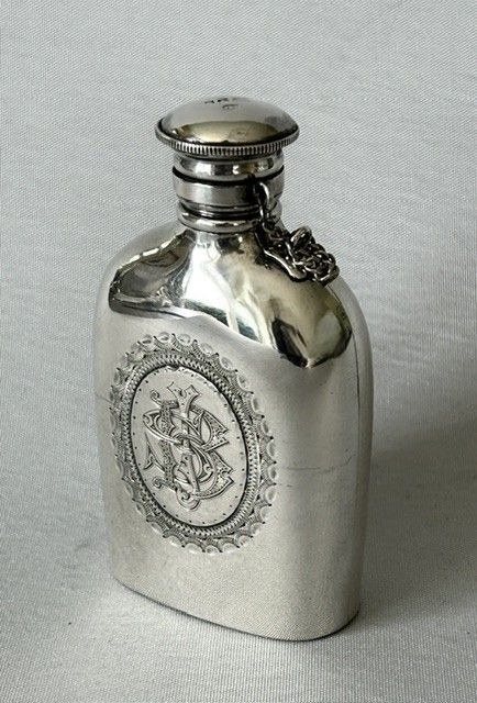 AN UNUSUAL VICTORIAN POCKET SILVER HIP FLASK