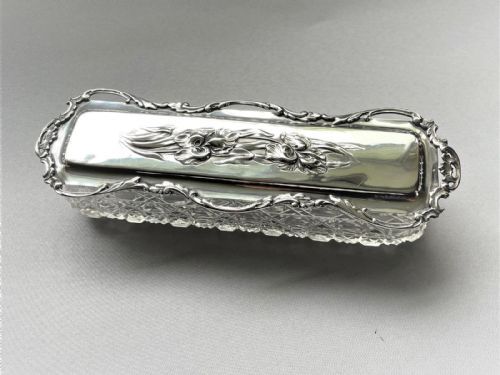 A SUPERB EDWARDIAN IRIS EMBOSSED SILVER CUT GLASS TRINKET BOX