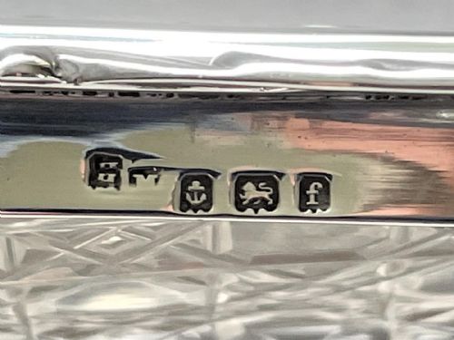 A SUPERB EDWARDIAN IRIS EMBOSSED SILVER CUT GLASS TRINKET BOX - ADDITIONAL PHOTO 2