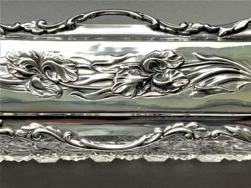 A SUPERB EDWARDIAN IRIS EMBOSSED SILVER CUT GLASS TRINKET BOX - ADDITIONAL PHOTO 3
