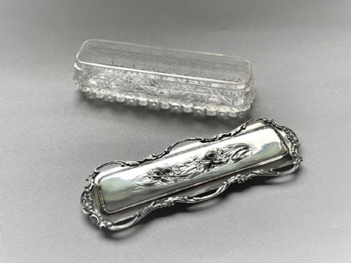 A SUPERB EDWARDIAN IRIS EMBOSSED SILVER CUT GLASS TRINKET BOX - ADDITIONAL PHOTO 4